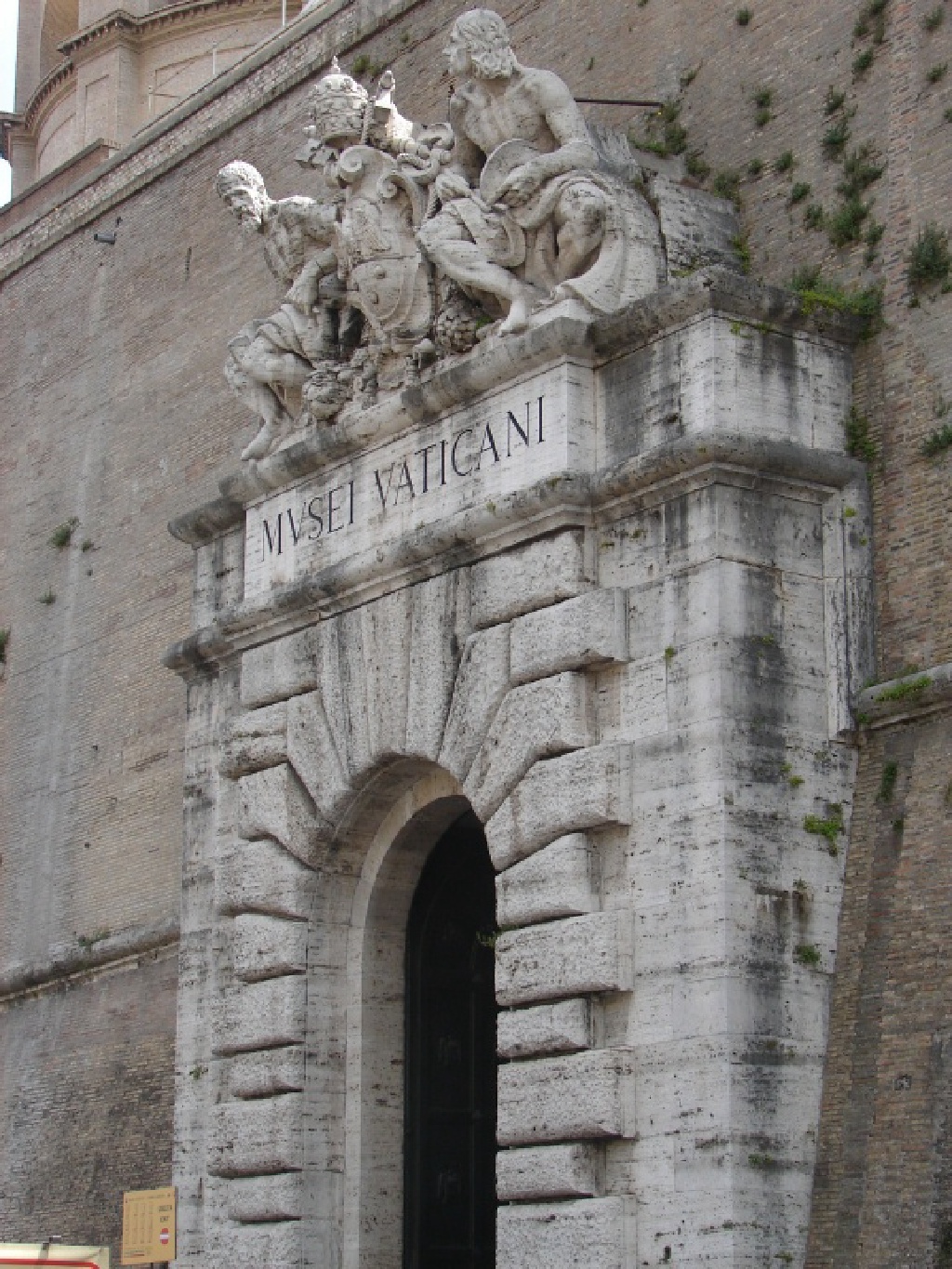 2008/03(March)/AroundTheWorld/Rome/1024x768_Entrance to Vatican 845 preist live there.jpg